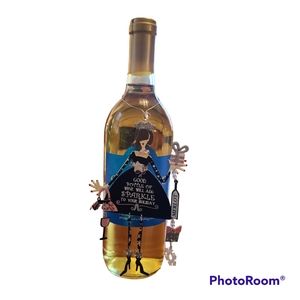 Sunset Vista Design Diva Magnetic Wine bottle Charm